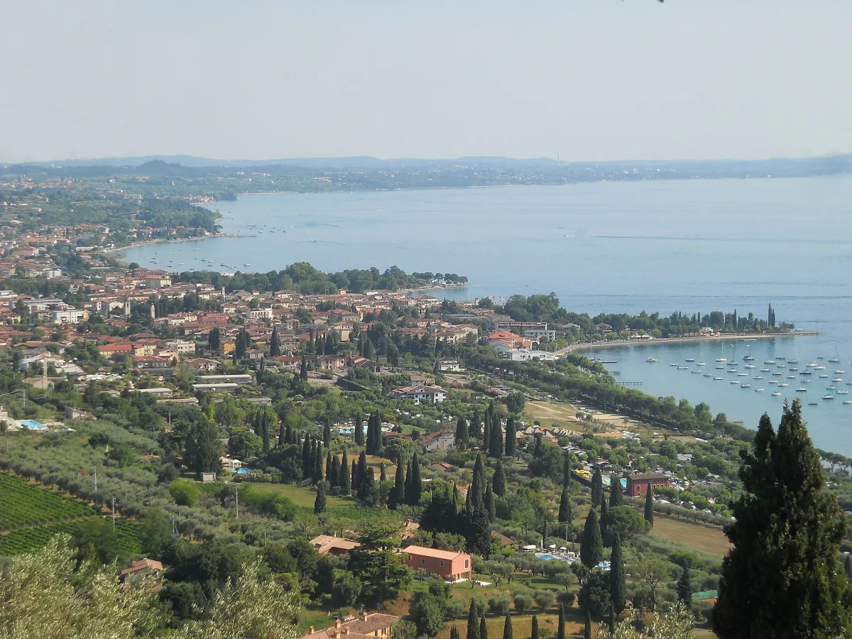 Dove Mangiare a Bardolino: Guida alla Gastronomia del Lago di Garda
