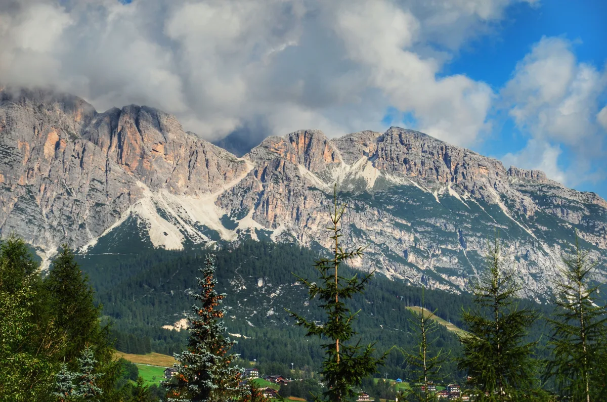 Un'Avventura di 7 Giorni a Cortina d'Ampezzo: La Regina delle Dolomiti