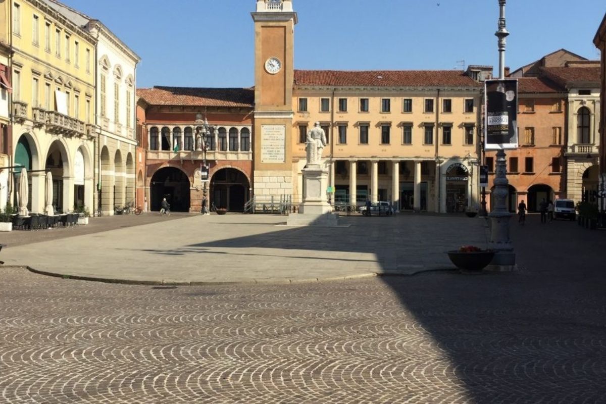 Panorama di Rovigo con vista su Palazzo Roverella e Piazza Vittorio Emanuele II
