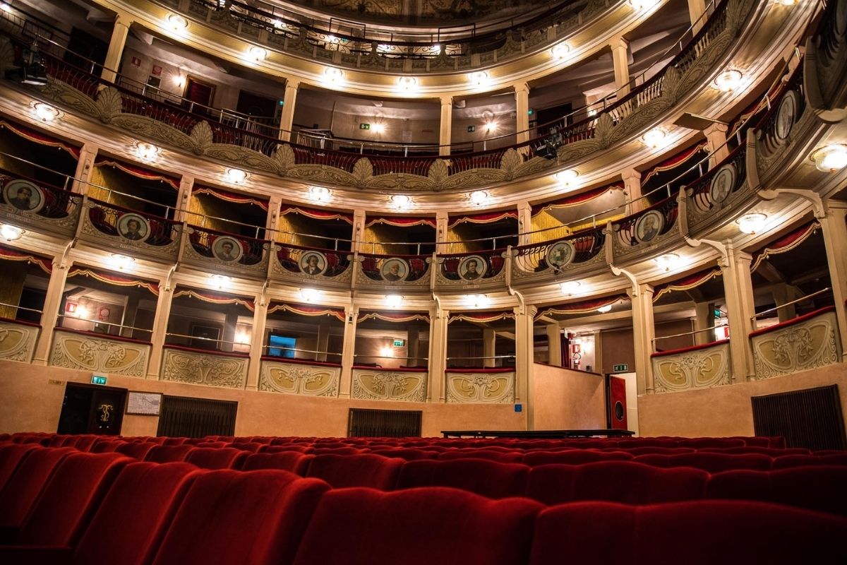 Interno del Teatro Sociale di Rovigo con vista sull'auditorium