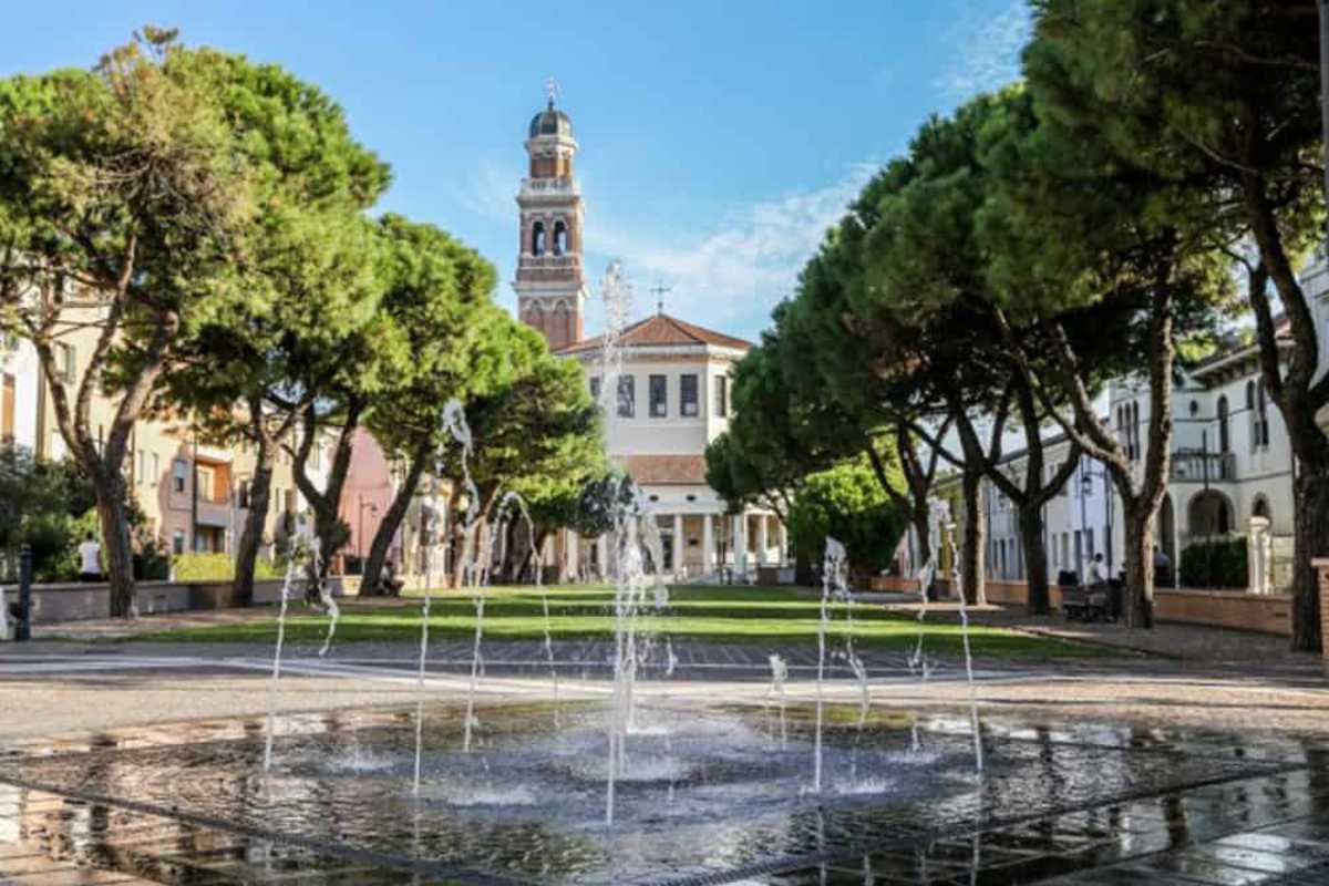 Vista panoramica di Rovigo con Piazza Vittorio Emanuele II e il Delta del Po
