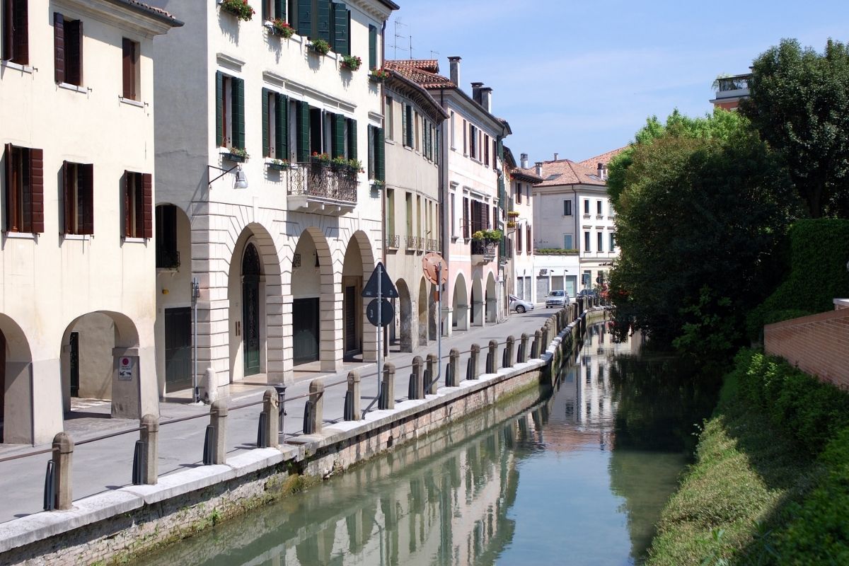 Dettagli dei canali e architettura di Treviso