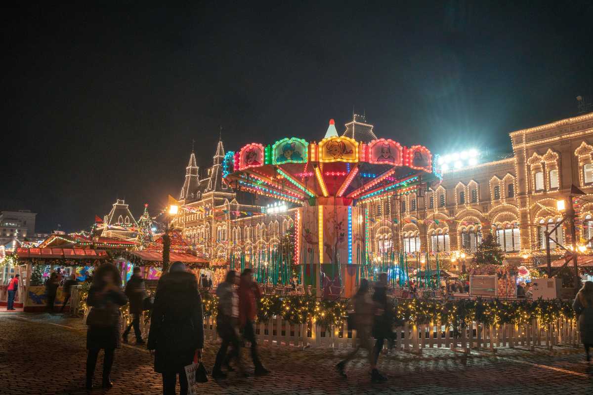 Mercatini di Natale a Venezia, con bancarelle e luci festose