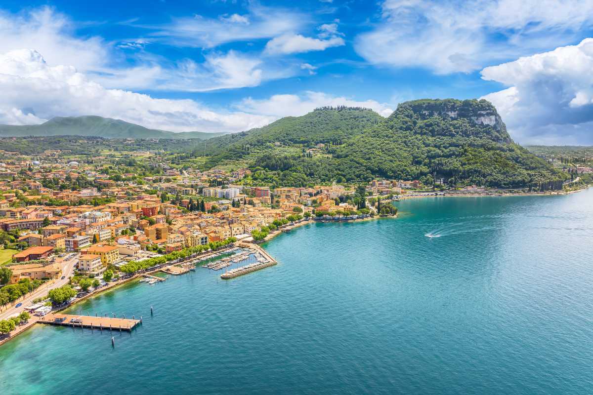 Tramonto sul Lago di Garda con Bardolino in evidenza