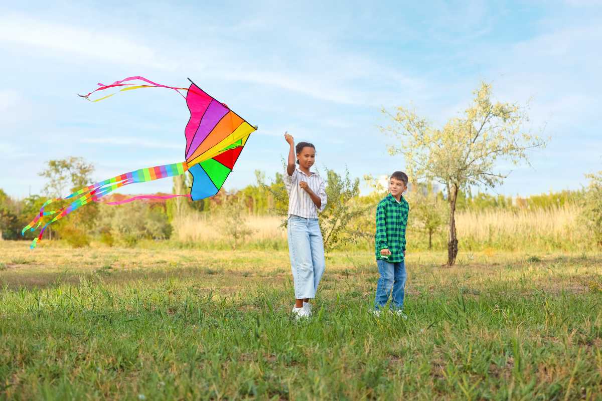 Bambini che giocano in un parco giochi a Bardolino