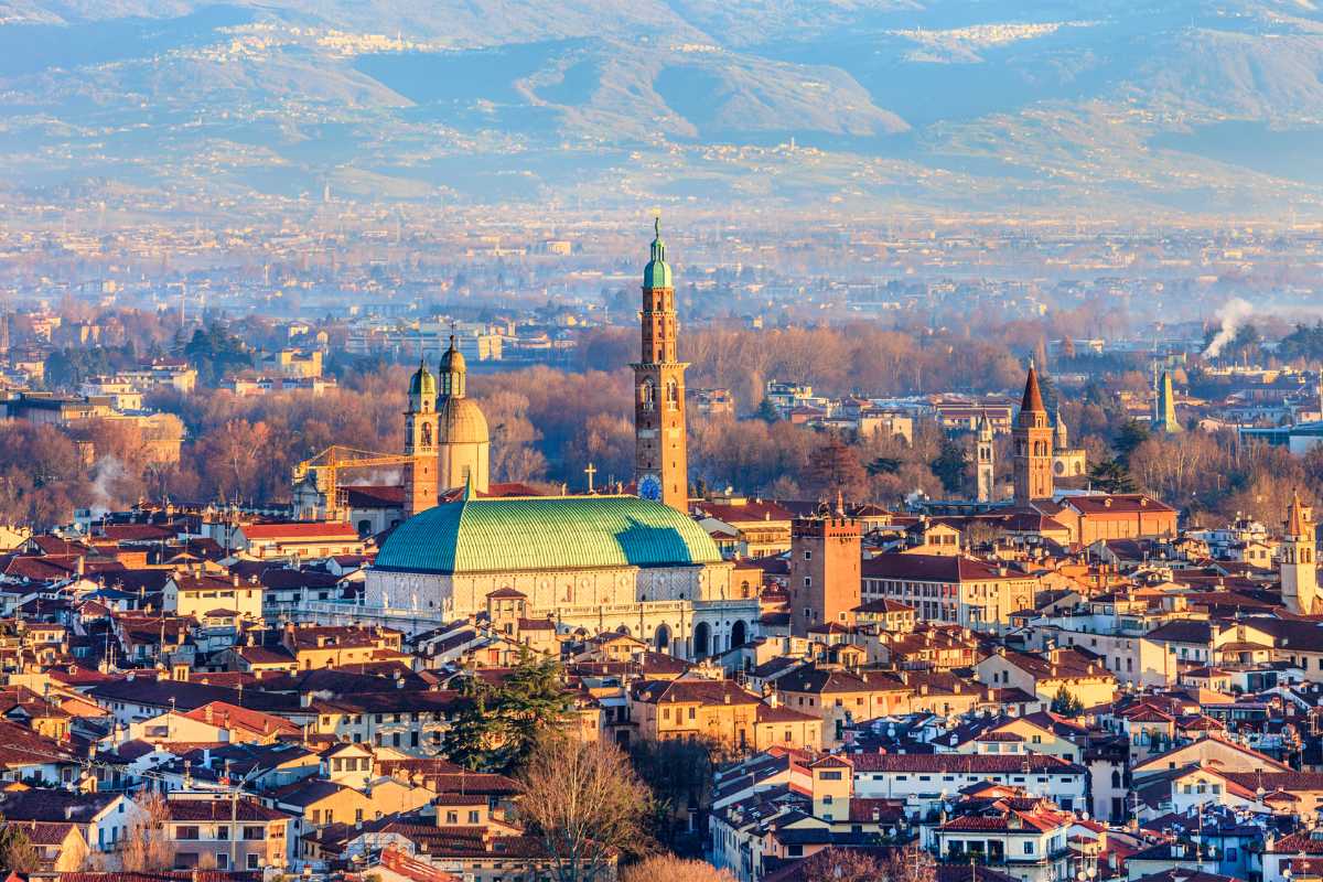 Vista panoramica della Basilica Palladiana e delle ville circostanti, includi Vicenza